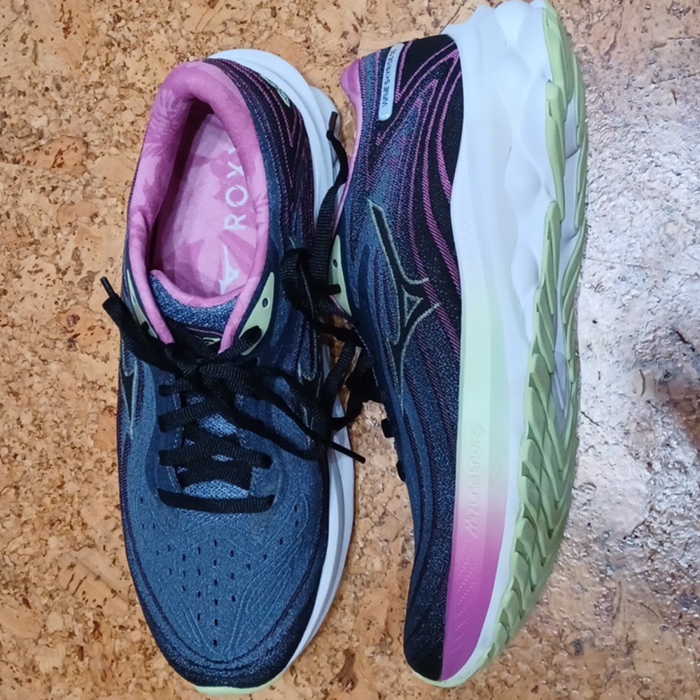Mizuno x Roxy Wave Skyrise 5 Running Shoes Women's Size 8 NWOT - Picture 10 of 10